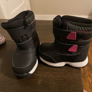 Snow boots size 6c